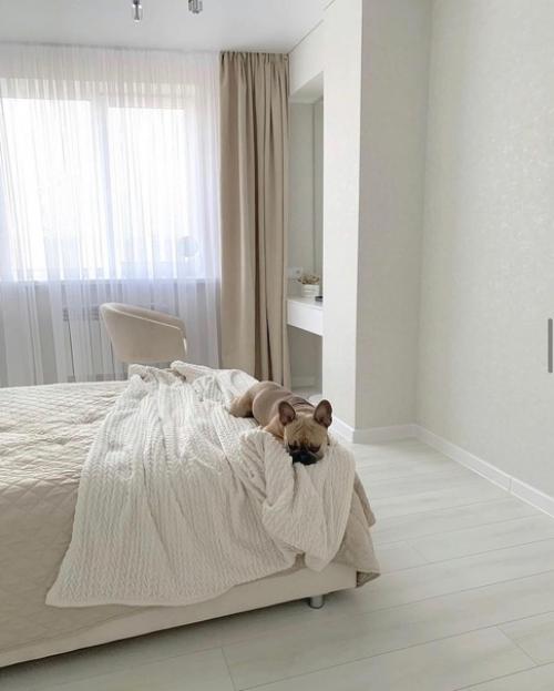 Очень уютная и светлая спальня после капитального ремонта. 01