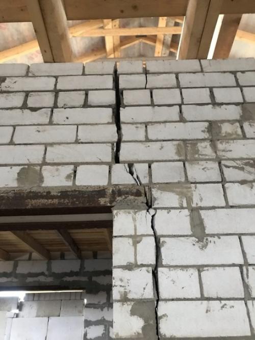 Трещина после зимы. 02