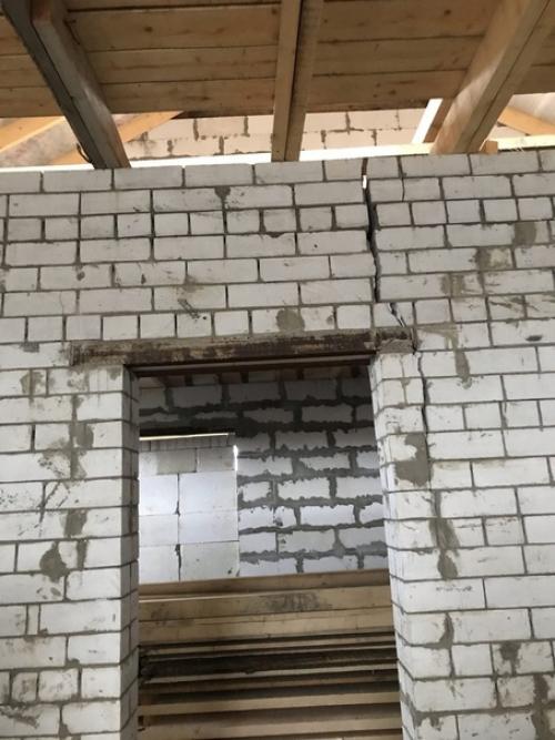 Трещина после зимы. 01