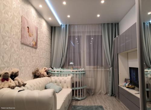 32 кв.  м. весь ремонт сделан самостоятельно. 06