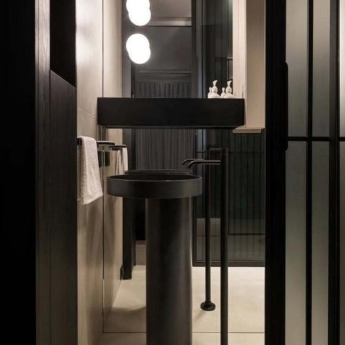 Современный интерьер с элементами минимализма и натуральными материалами. 09