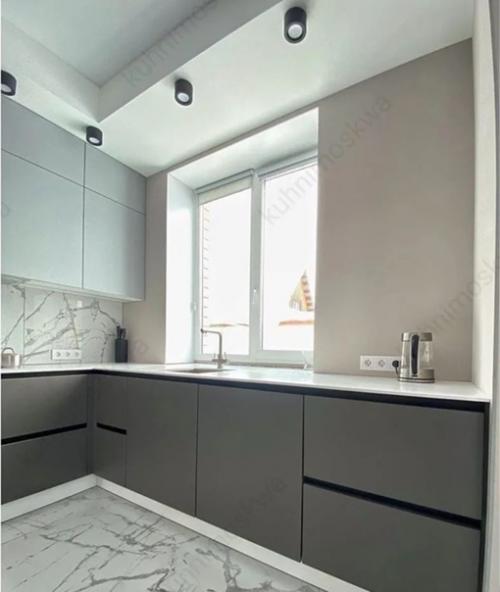 Решили использовать зону у окна по максимуму. 03