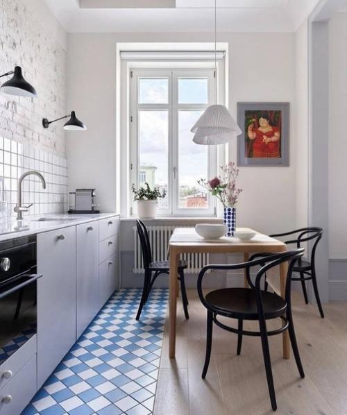 В современном дизайне сохранили дух старой квартиры. 02