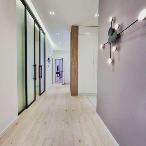 219 тыс.  Долларов за квартиру, ремонт и мебель. 04