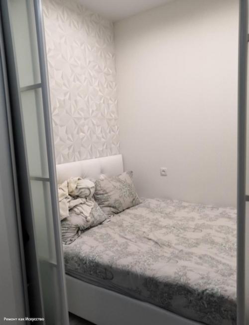 32 кв.  м. весь ремонт сделан самостоятельно. 01