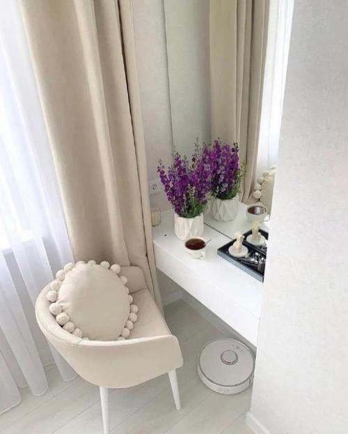 Интерьер в светлых тонах сделает помещение стильным, современным и уютным. 04