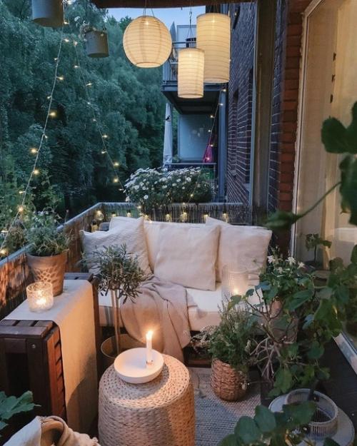 Сделали для вас небольшую подборку уютный балконов. 04