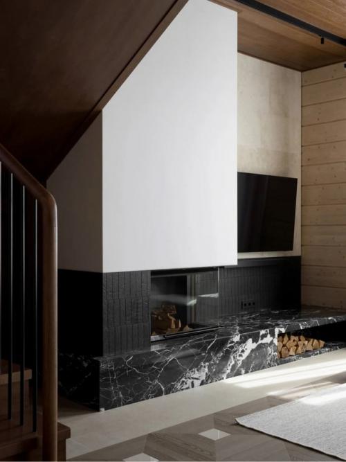 Этот дом объединяет лучшее из двух миров: природную теплоту дерева и чистоту современного дизайна. 02