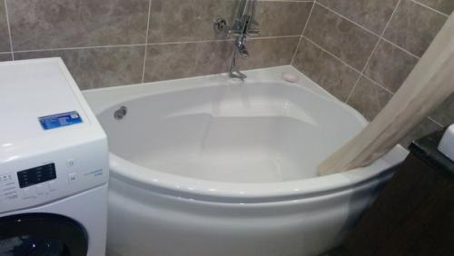 Закончили ремонт в ванной. 05