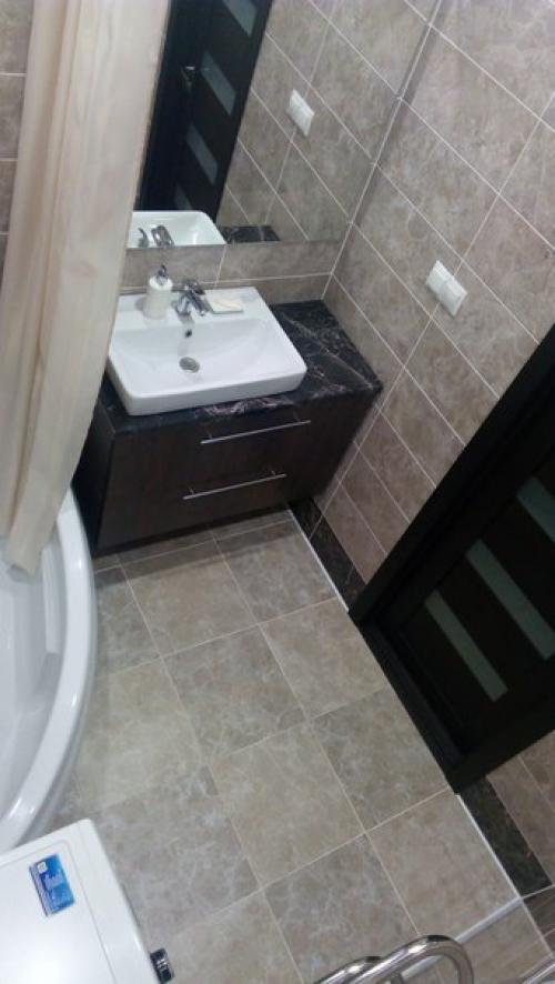 Закончили ремонт в ванной. 01