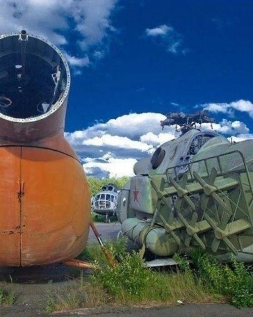 На территории авиационного ремонтного завода 419 находятся вертолёты с исчерпанным ресурсом эксплуатации. 03