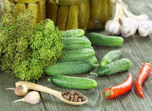 Как засолить огурцы в бочке. 06