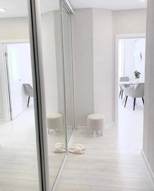 Интерьер в светлых тонах сделает помещение стильным, современным и уютным. 08