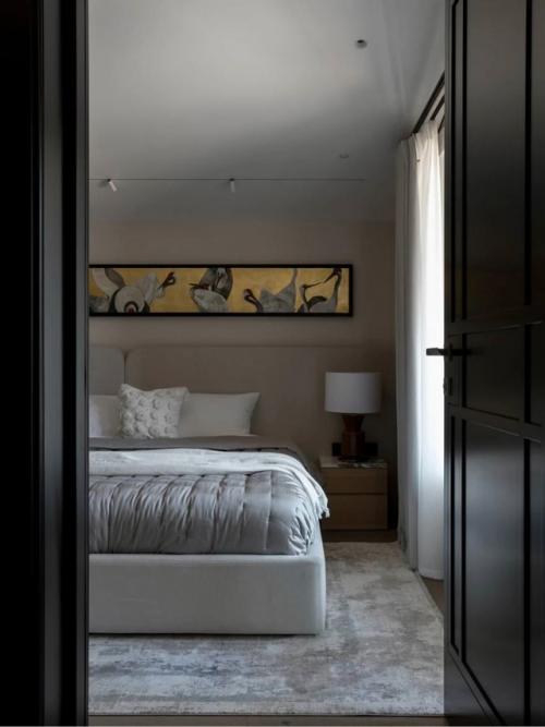 Этот дом объединяет лучшее из двух миров: природную теплоту дерева и чистоту современного дизайна. 08