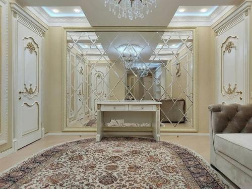 Классический стиль.  Была взята с ремонтом, ничего переделывать не будем. 02