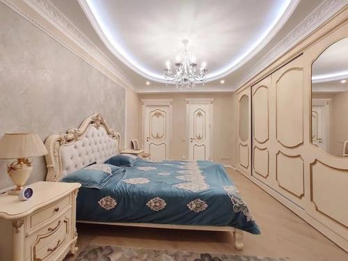 Классический стиль.  Была взята с ремонтом, ничего переделывать не будем. 03