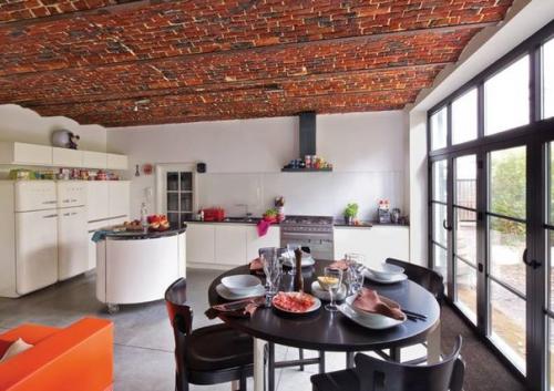 Вот так выглядит старый сарай в Бельгии;. 02