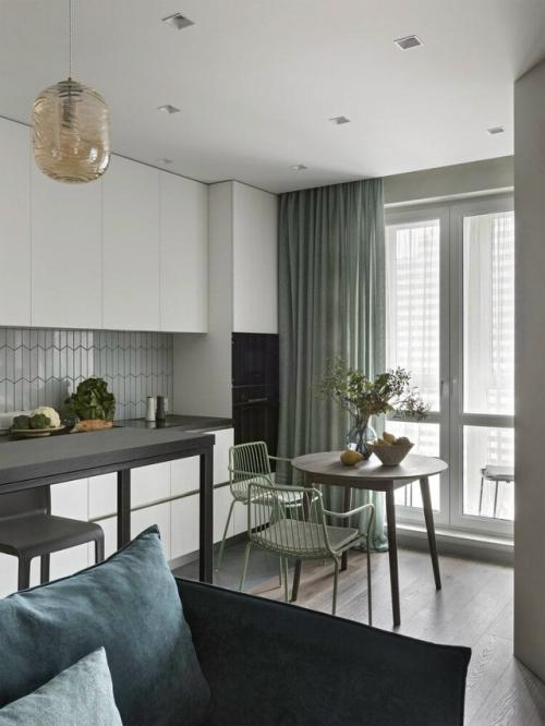 Небольшая по площади, но очень продуманная и визуально просторная - эта двухкомнатная квартира площадью 41, 5 кв. 02