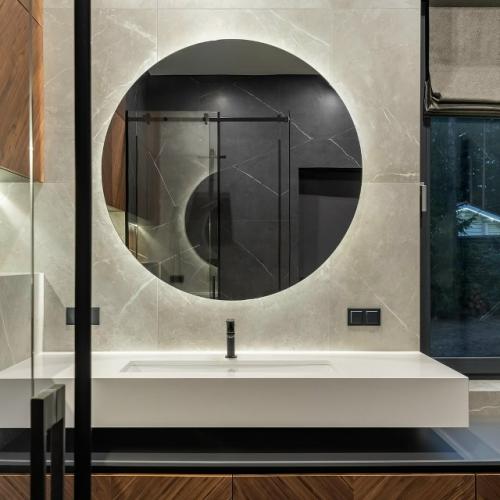 Этот загородный дом площадью 305 кв. 02