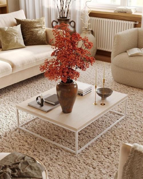 Светлая гостиная, залитая солнечным светом, так выглядит идеальная атмосфера, располагающая к отдыху и умиротворению. 03