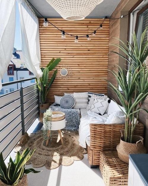 Сделали для вас небольшую подборку уютный балконов. 02