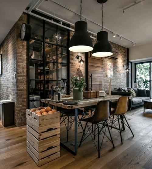 Бывшие промзоны в России начали обживать не так давно, но индустриальный стиль в интерьере популярен уже длительное время. 02