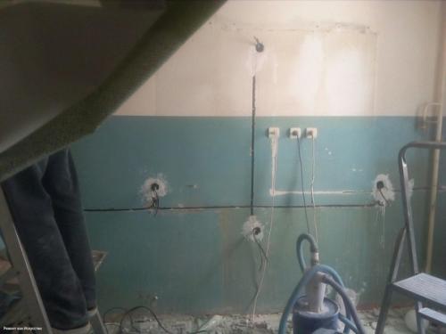 8 кв.  м. ремонтом занимался сам, гарнитур привезли мебельщики, замеры брали они же, но сборку им не доверил. 01