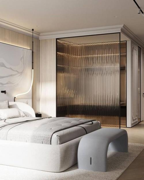 Получилось очень атмосферно: плавные формы мебели и предметов декора усиливают воздушный и такой уютный интерьер этой комнаты. 01