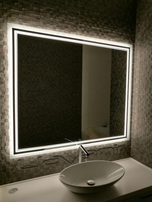 В современные ванные комнаты все чаще устанавливают зеркала с встроенной подсветкой - это не только стильно, но и практично. 01