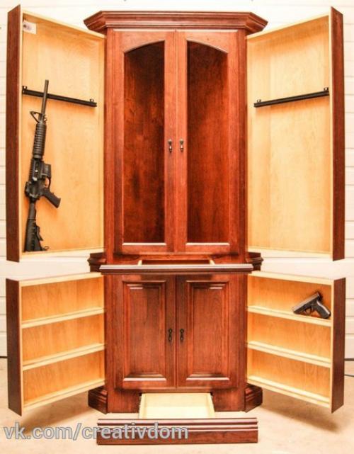 Карты, деньги, два стола. 01