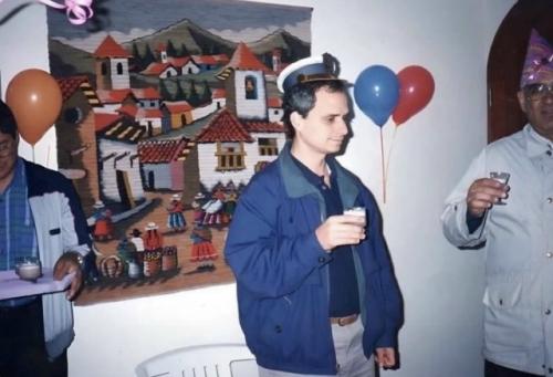 Вот так выглядел будущий папа римский лев XIV на своём 40-летии в 1995 году. 

