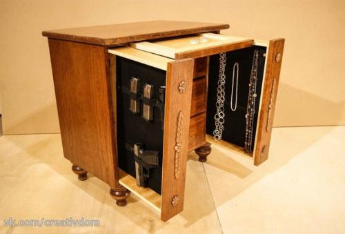 Карты, деньги, два стола. 03