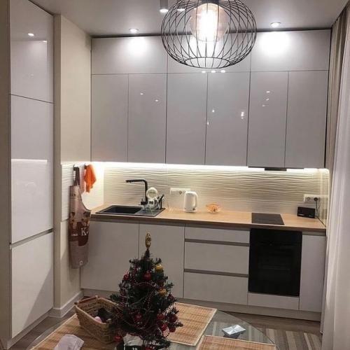 Вот так разместились на небольшой кухне. 03