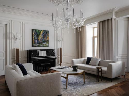 Изысканный и тонкий интерьер, в котором соединили современное и классическое, отправив в прошлое, не забыв о настоящем. 01