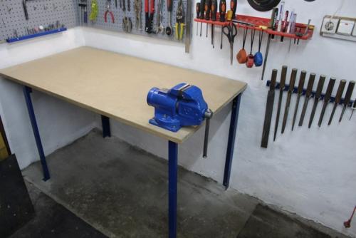 Как сэкономить пространство в небольшом гараже, при этом сохранить Рабочий Уголок? 01