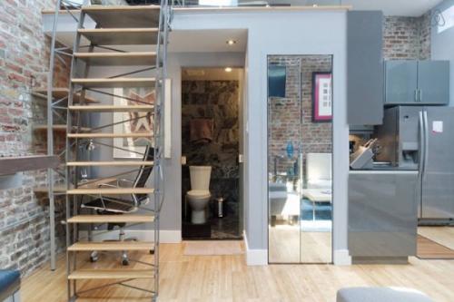 Реконструкция старого гаража в небольшой комфортабельный дом - тренд мегаполисов последних нескольких лет. 01