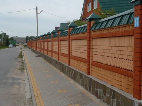 Дизайнерские решения красивых заборов из кирпича. 01