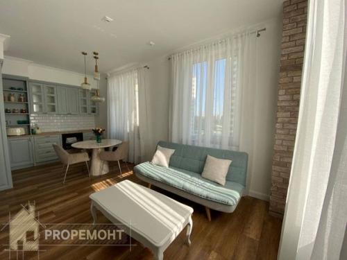 Очень уютная и солнечная квартира после ремонта 86 кв. 03