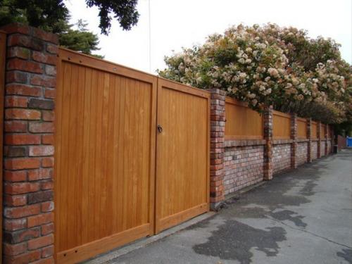 Дизайнерские решения красивых заборов из кирпича. 04