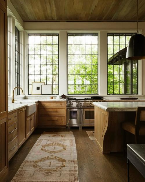 Пространство, в котором свет, воздух и натуральные материалы создают ощущение спокойствия и уюта с первых минут. 02