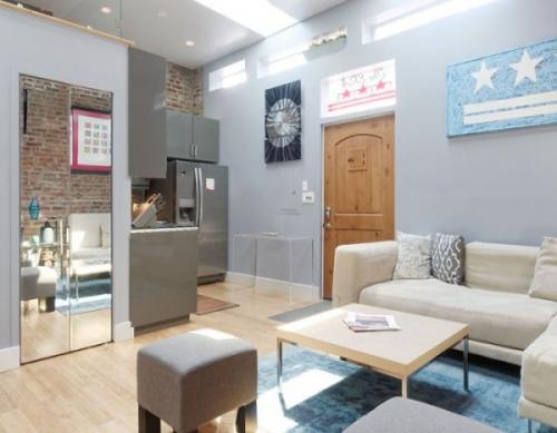 Реконструкция старого гаража в небольшой комфортабельный дом - тренд мегаполисов последних нескольких лет. 03