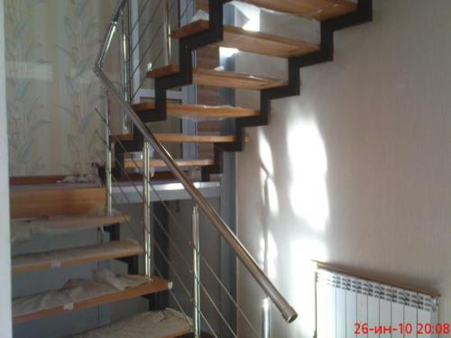 В качестве каркаса для любых лестниц очень хорошо смотрится такой материал, как металл. 01 В качестве каркаса для любых лестниц очень хорошо смотрится такой материал, как металл. 01
