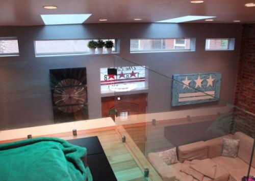 Реконструкция старого гаража в небольшой комфортабельный дом - тренд мегаполисов последних нескольких лет. 05