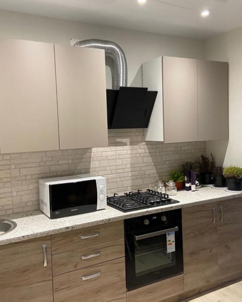 Квартира расположена на 5 этаже и удачно спланирована в просторную кухню - студию и спальню. 06