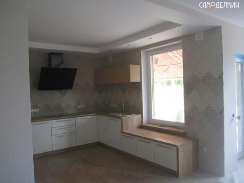 Добрый день.  Раз всем так понравилась солнечная желтая ванна, покажу и кухню из этого домика площадью 200 м 2. критикуйте. 06