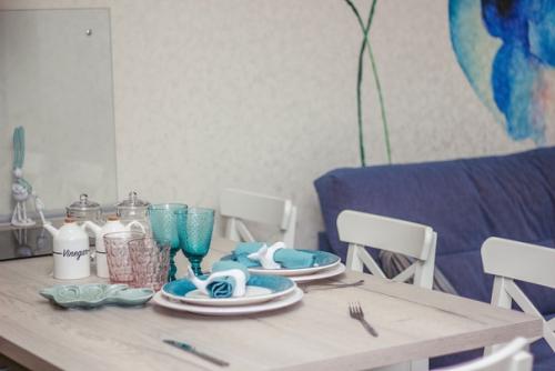 Кyxня - гоcтиная 18 кв. 02