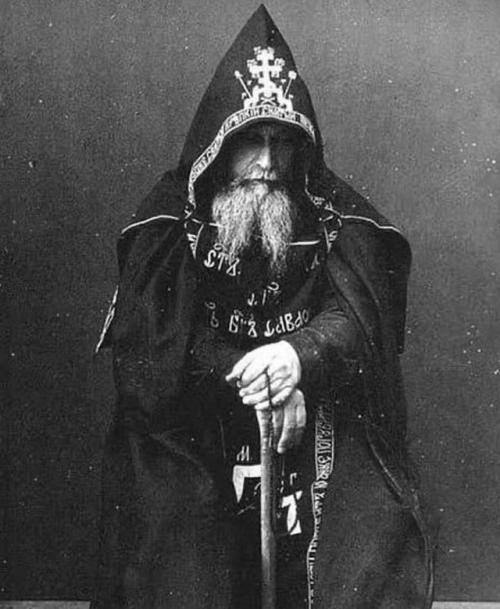 Монах, который никогда не встречал женщин. 01