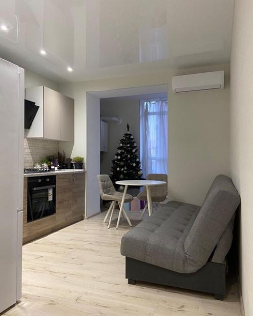 Квартира расположена на 5 этаже и удачно спланирована в просторную кухню - студию и спальню. 01