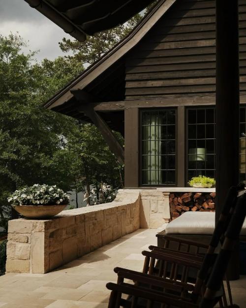 Пространство, в котором свет, воздух и натуральные материалы создают ощущение спокойствия и уюта с первых минут. 05