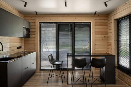 Лаконичная, уютная и продуманная до мелочей - эта баня воплощает идею настоящего уединения и релакса. 06